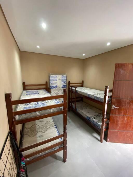 Casa Espacosa Com Piscina Em Casa de férias *