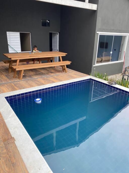 Casa Espacosa Com Piscina Em