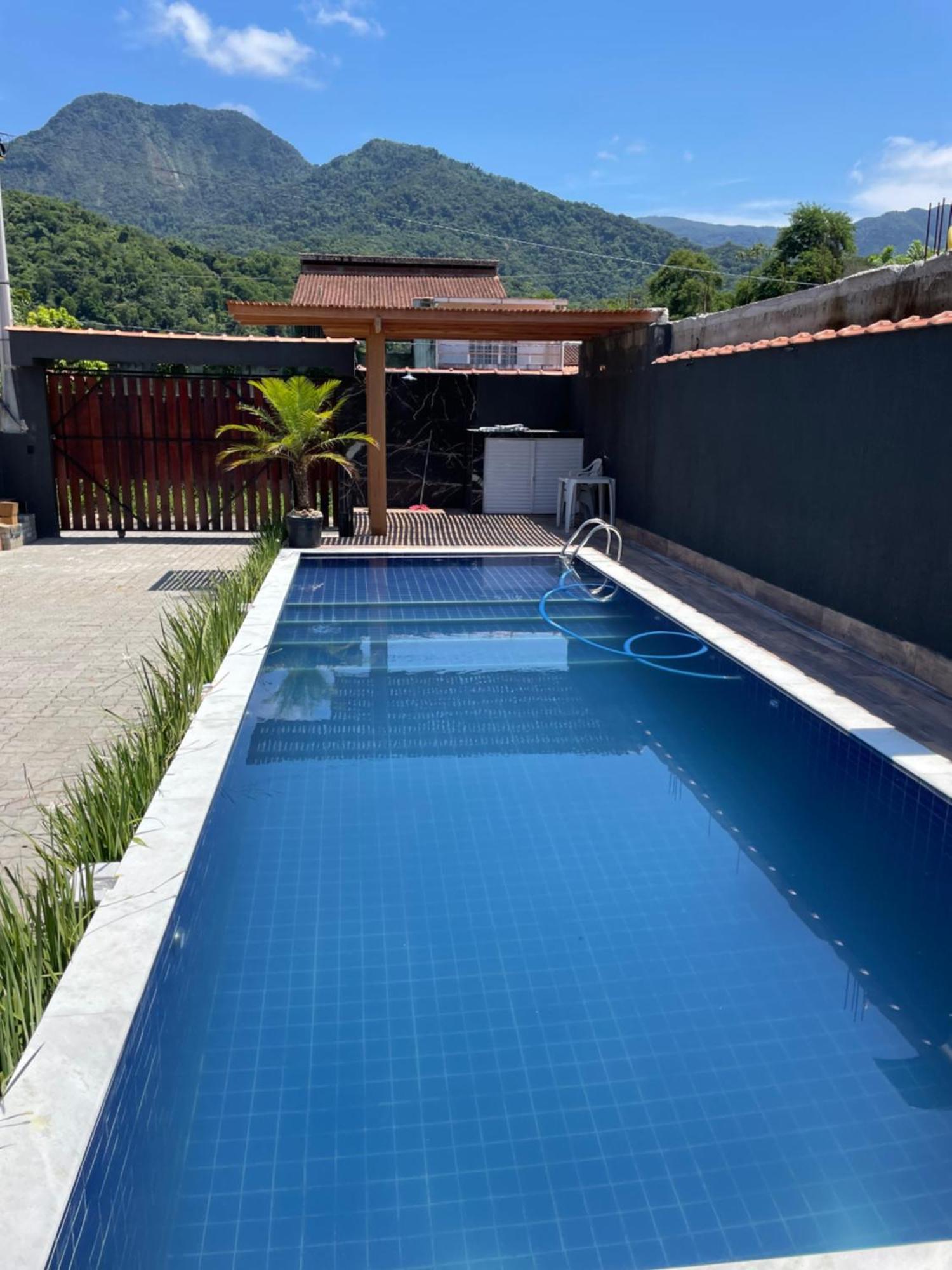 Casa de férias Casa Espacosa Com Piscina Em