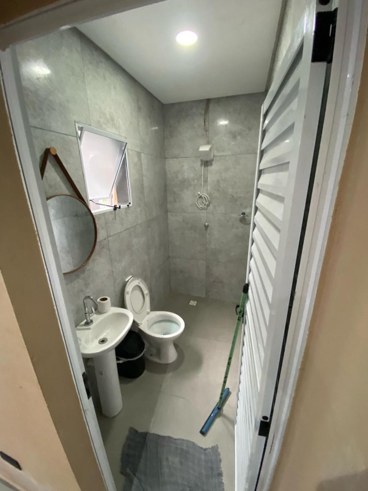 Casa Espacosa Com Piscina Em *