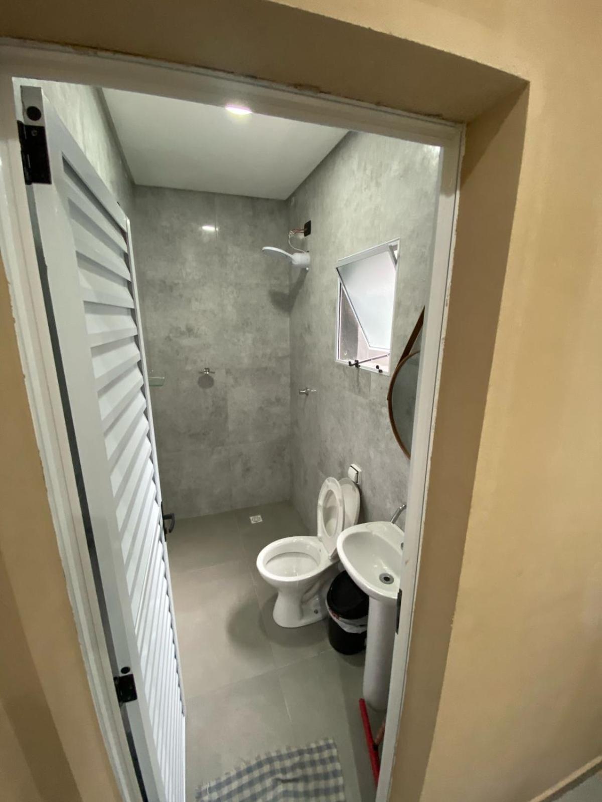 Casa Espacosa Com Piscina Em *