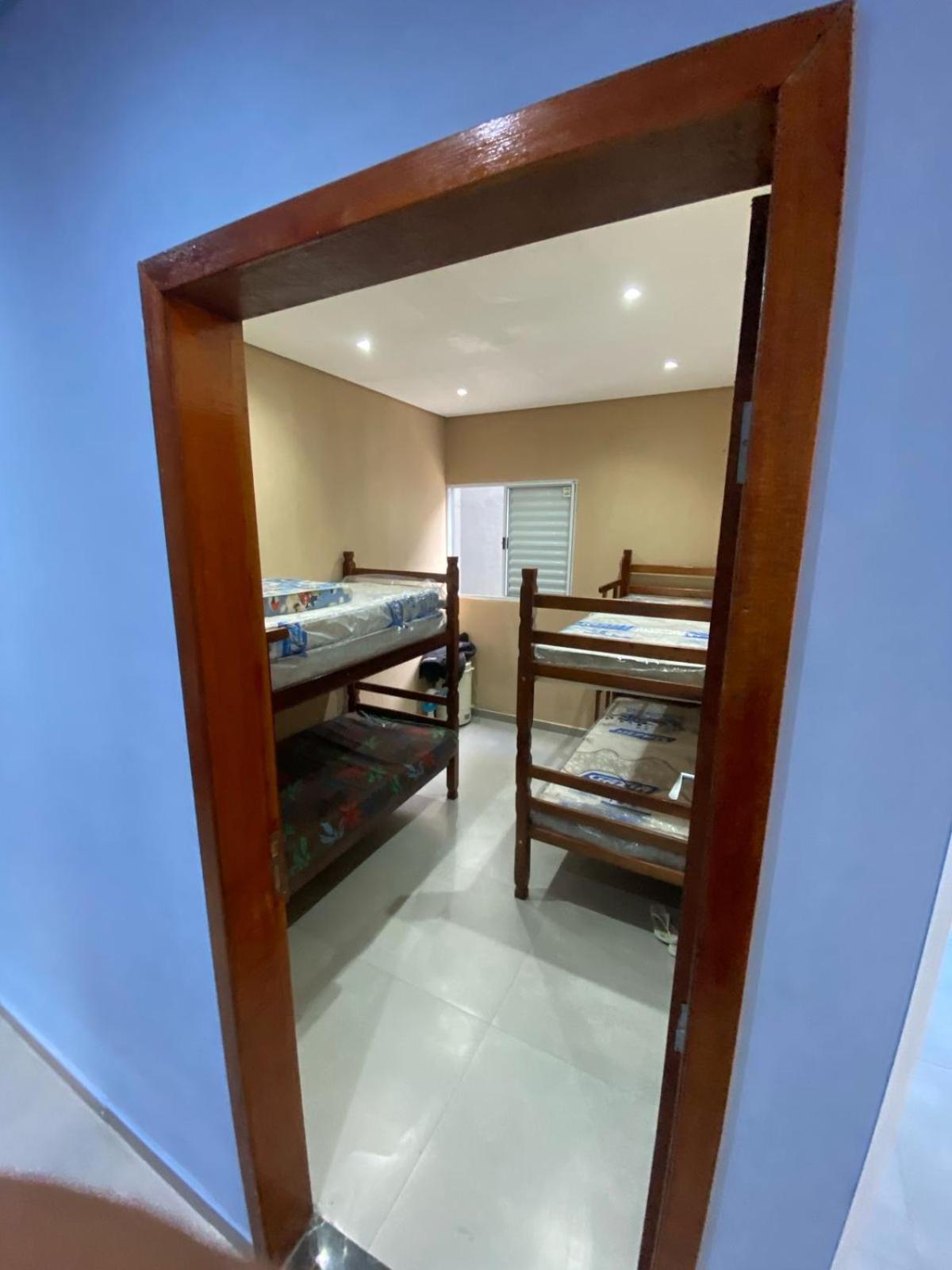 Casa Espacosa Com Piscina Em *