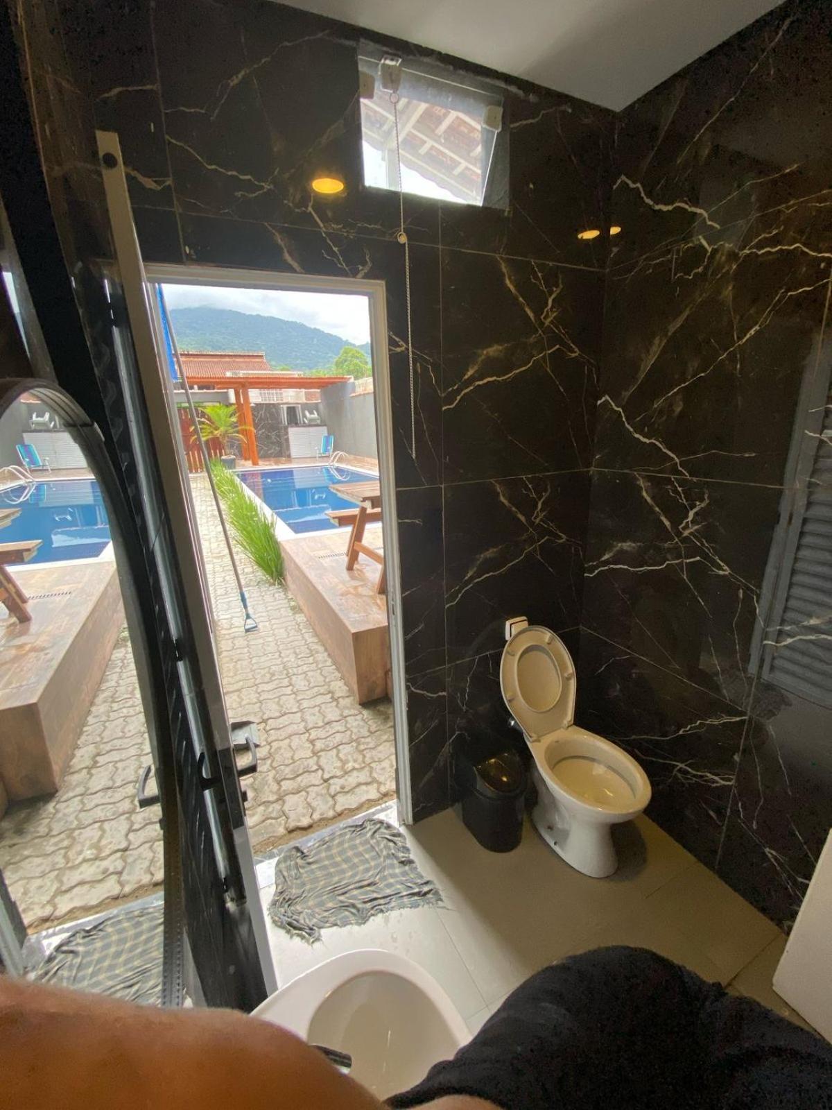 Casa Espacosa Com Piscina Em *